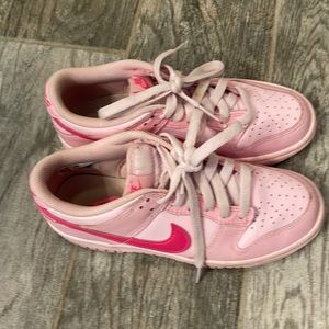 Girl Nike dunks size 4 youth